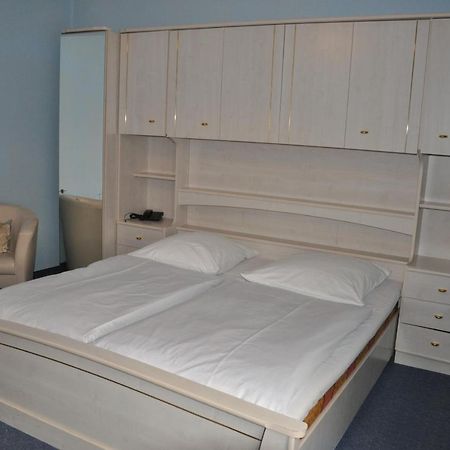 Hotel Pension Savoy Near Kurfuerstendamm Βερολίνο Δωμάτιο φωτογραφία