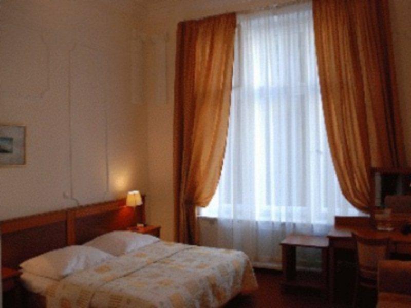 Hotel Pension Savoy Near Kurfuerstendamm Βερολίνο Δωμάτιο φωτογραφία