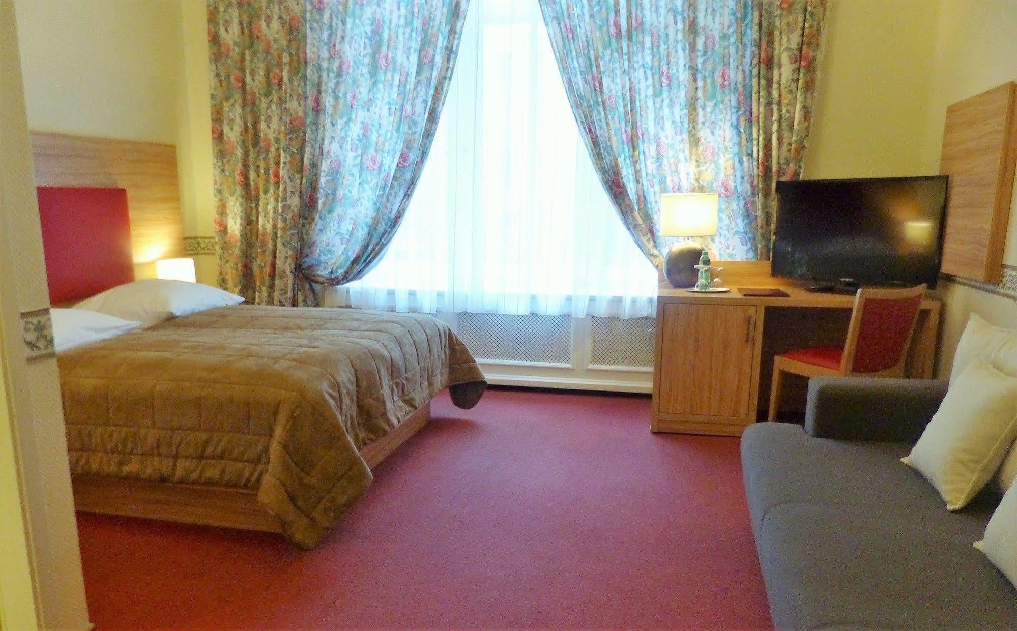 Hotel Pension Savoy Near Kurfuerstendamm Βερολίνο Εξωτερικό φωτογραφία
