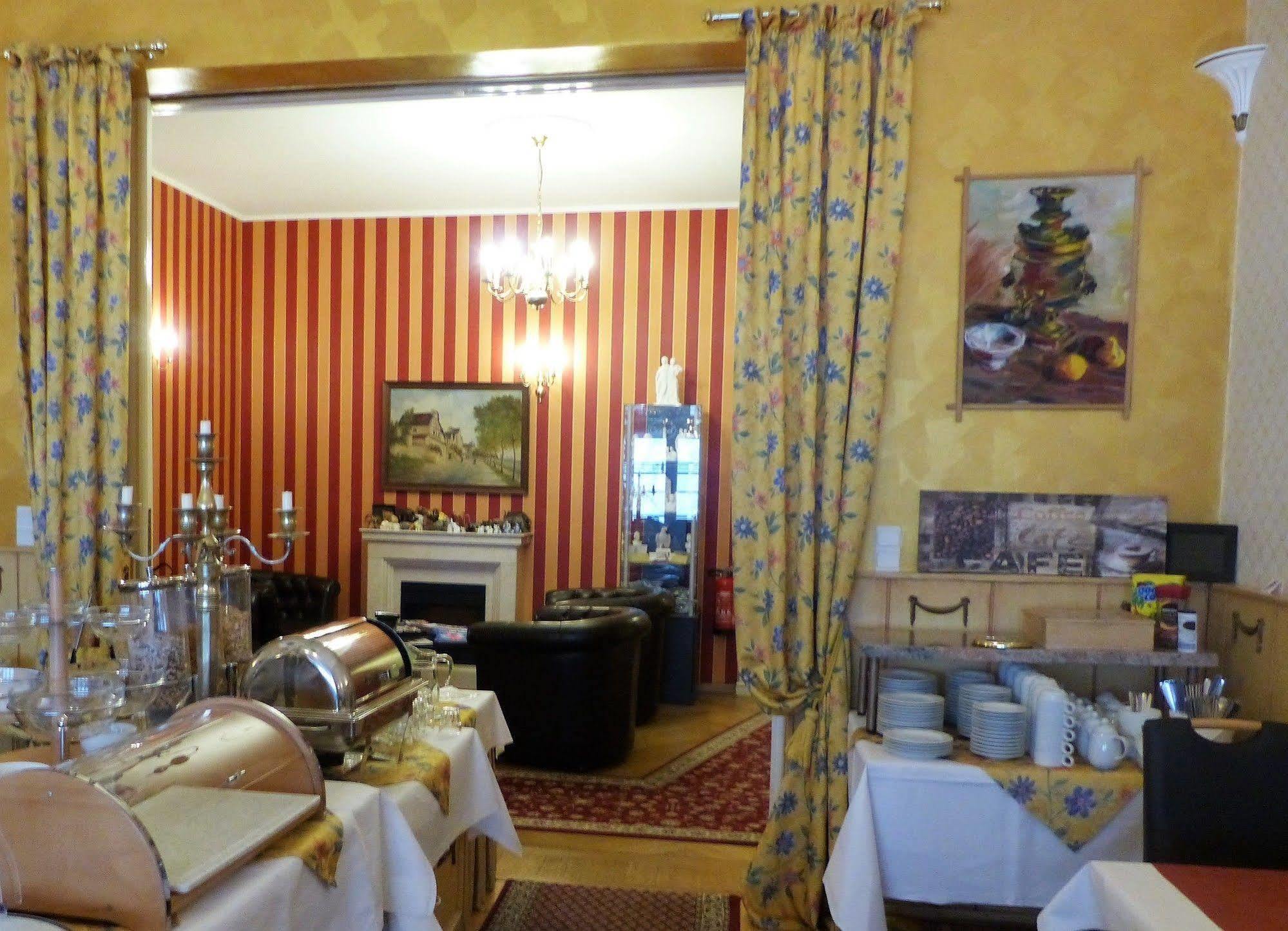 Hotel Pension Savoy Near Kurfuerstendamm Βερολίνο Εξωτερικό φωτογραφία