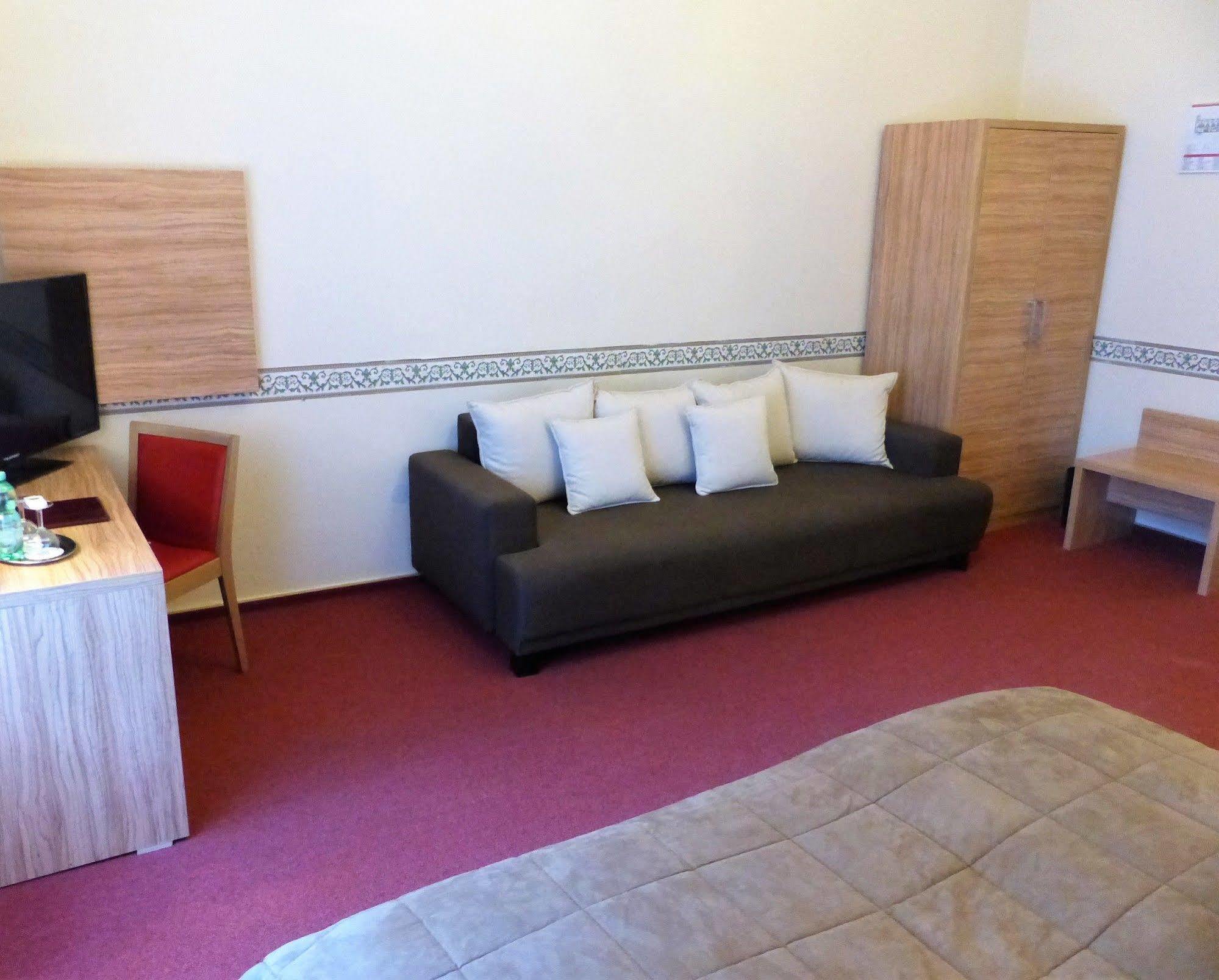 Hotel Pension Savoy Near Kurfuerstendamm Βερολίνο Εξωτερικό φωτογραφία