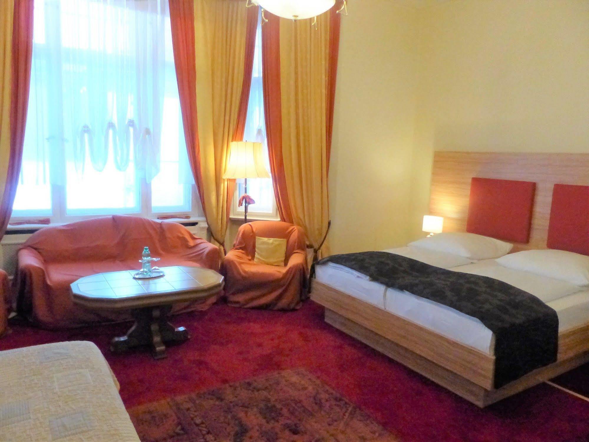 Hotel Pension Savoy Near Kurfuerstendamm Βερολίνο Εξωτερικό φωτογραφία