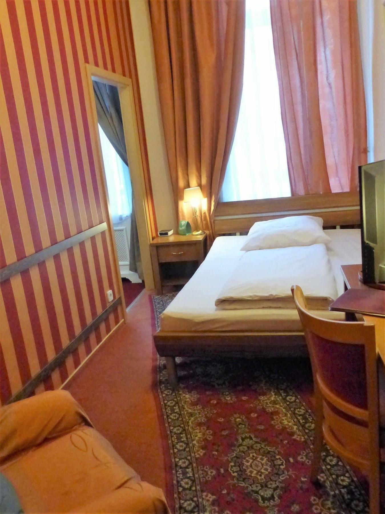 Hotel Pension Savoy Near Kurfuerstendamm Βερολίνο Εξωτερικό φωτογραφία