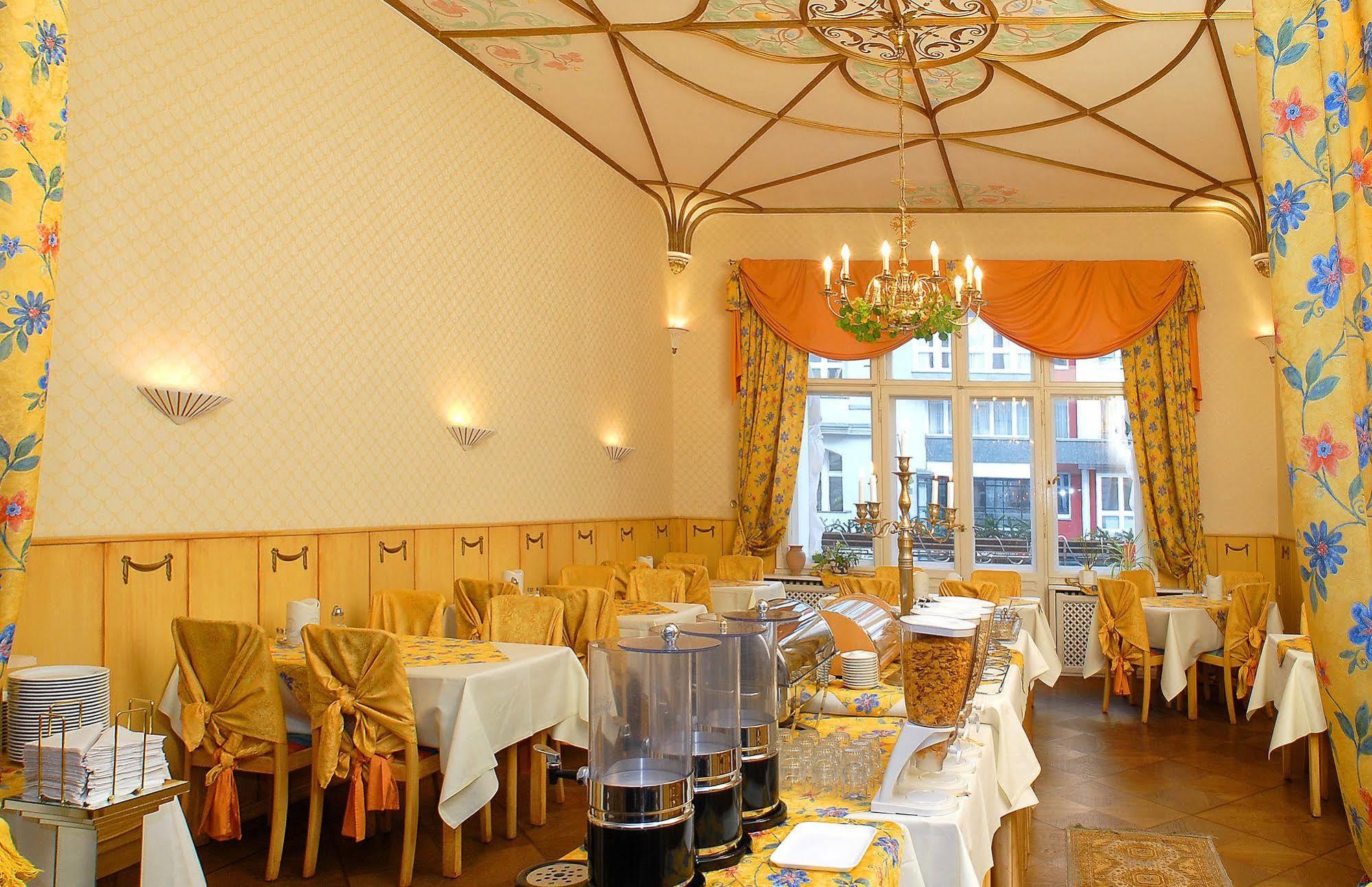 Hotel Pension Savoy Near Kurfuerstendamm Βερολίνο Εξωτερικό φωτογραφία