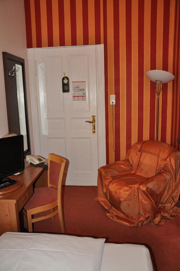 Hotel Pension Savoy Near Kurfuerstendamm Βερολίνο Δωμάτιο φωτογραφία