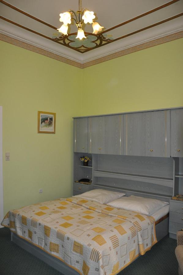 Hotel Pension Savoy Near Kurfuerstendamm Βερολίνο Δωμάτιο φωτογραφία