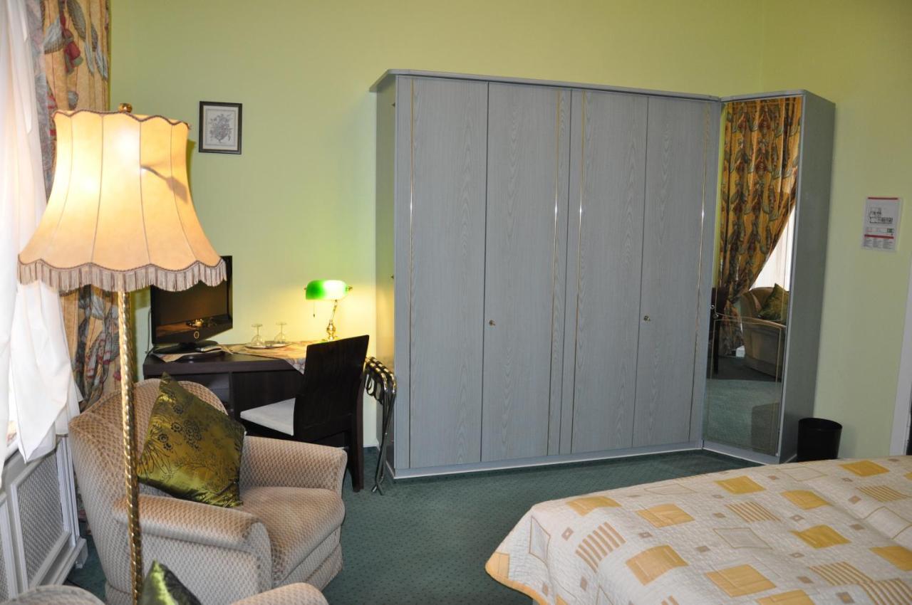 Hotel Pension Savoy Near Kurfuerstendamm Βερολίνο Δωμάτιο φωτογραφία