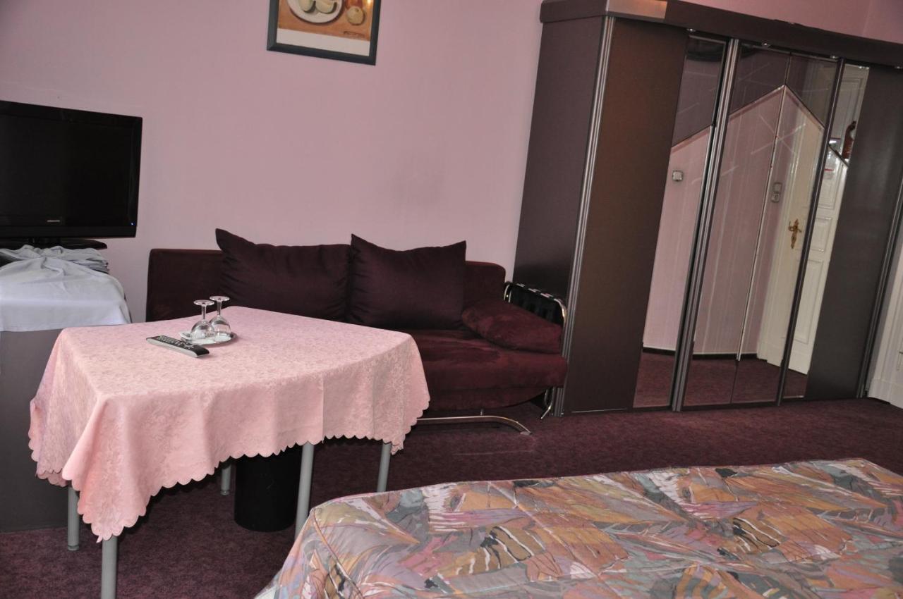 Hotel Pension Savoy Near Kurfuerstendamm Βερολίνο Δωμάτιο φωτογραφία